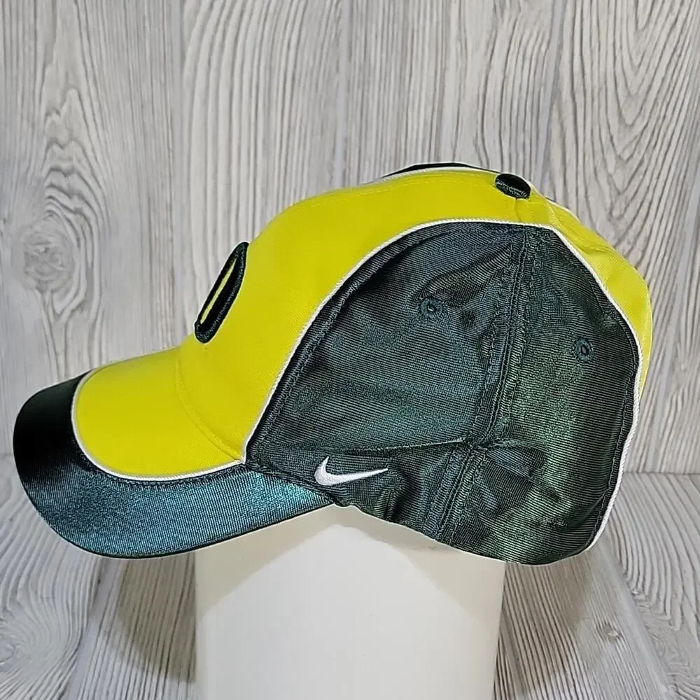 Nike Oregon Ducks Hat, Size M/L